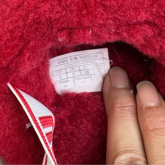 UGG Fluff Yeah Slide Fuzzy Slipper Ribbon Red Size 8 Sheepskin - Picture 5 of 7